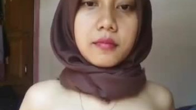 bokeh|| bokep hijab- hijab doyan maen susu